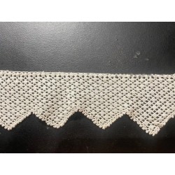 Encaje Vintage Delicado - Pieza Textil Artesanal de Colección Histórica