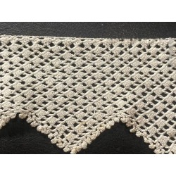 Encaje Vintage Delicado - Pieza Textil Artesanal de Colección Histórica