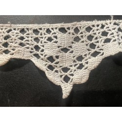 Encaje Vintage Delicado - Pieza Textil Artesanal de Colección Histórica