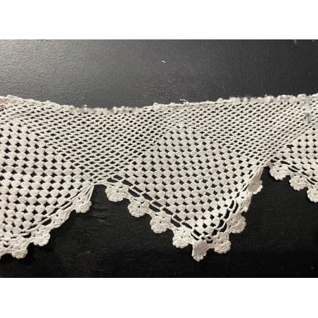 Encaje Vintage Delicado - Pieza Textil Artesanal de Colección Histórica