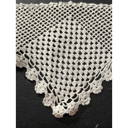Encaje Vintage Delicado - Pieza Textil Artesanal de Colección Histórica