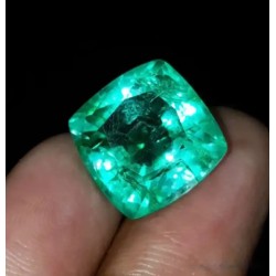 Esmeralda Natural Verde Intenso de Alto Quilataje - Gema de Colección Premium 9,62 CT