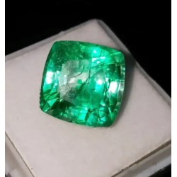 Esmeralda Natural Verde Intenso de Alto Quilataje - Gema de Colección Premium 9,62 CT