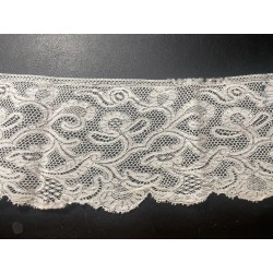 Encaje Antiguo de Bolillos Marfil - Puntilla Vintage 270cm x 9cm Diseño Floral