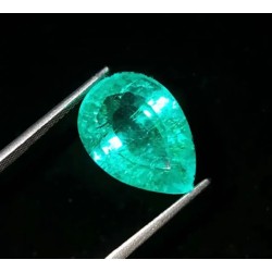Esmeralda Natural Certificado 3.77CT - Gema verde Talla Pera AAA Premium