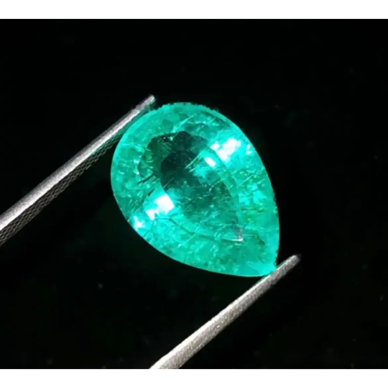 Esmeralda Natural Certificado 3.77CT - Gema verde Talla Pera AAA Premium