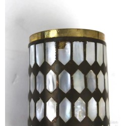 PAREJA DE CAJAS DE METAL DORADO CON INCRUSTACIONES DE NACAR.
