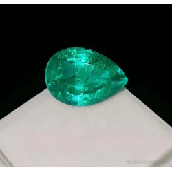 Esmeralda Natural Certificado 3.77CT - Gema verde Talla Pera AAA Premium