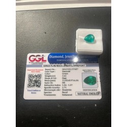 Esmeralda Natural Certificado 3.77CT - Gema verde Talla Pera AAA Premium