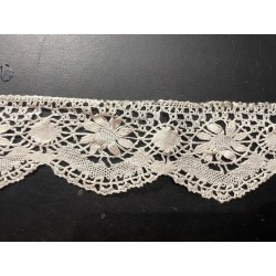 Encaje Antiguo de Bolillos con Flores - Puntilla Vintage Calada 420cm x 8cm