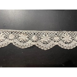 Encaje Antiguo de Bolillos con Flores - Puntilla Vintage Calada 420cm x 8cm