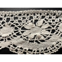 Encaje Antiguo de Bolillos con Flores - Puntilla Vintage Calada 420cm x 8cm