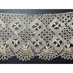 Encaje Antiguo de Bolillos Motivo Cruces - Puntilla Vintage 300cm x 10cm Artesanal