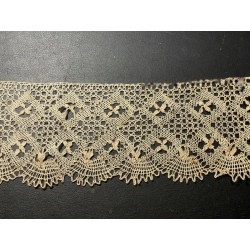 Encaje Antiguo de Bolillos Motivo Cruces - Puntilla Vintage 300cm x 10cm Artesanal