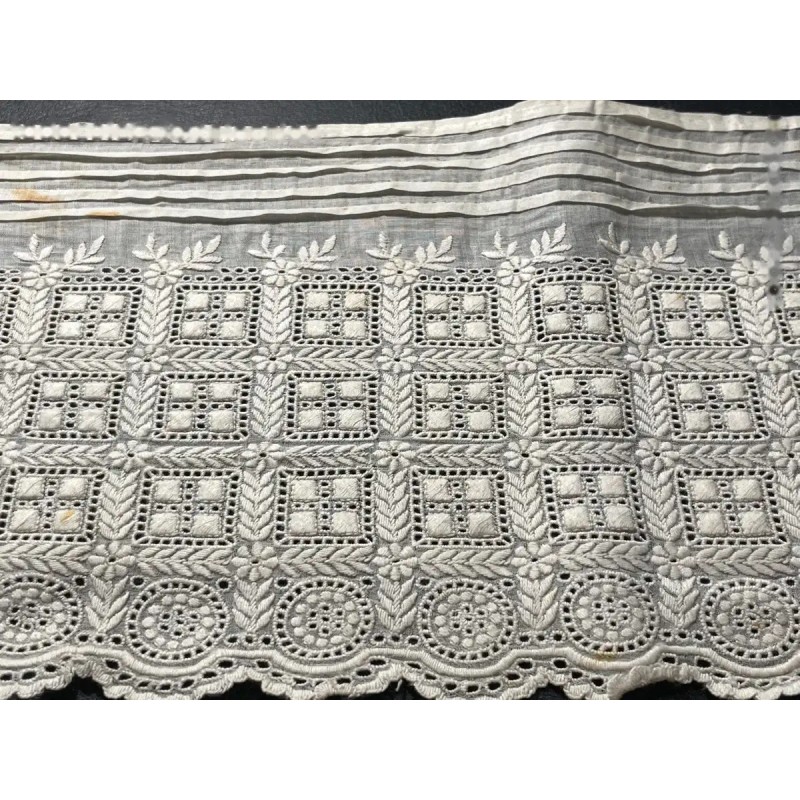 Tiraborda Antigua Bordado Richelieu - Cenefa Baptist Calado Geométrico 200 cm x 15 cm
