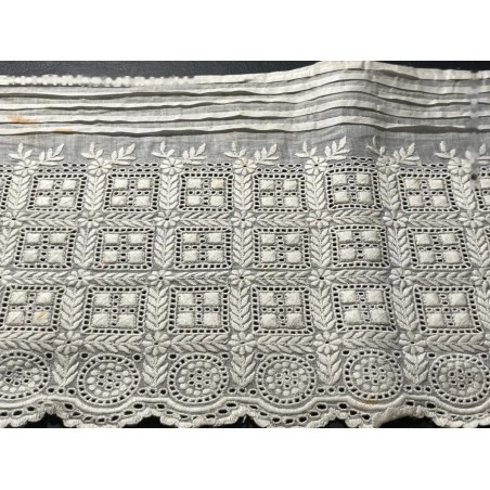 Tiraborda Antigua Bordado Richelieu - Cenefa Baptist Calado Geométrico 200 cm x 15 cm