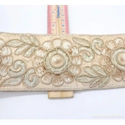 Galón Antiguo Bordado en Hilo Oro - Cinta Floral con Lentejuelas 580cm Artesanal