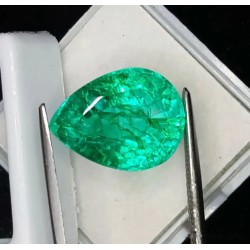 Esmeralda Natural Colombiana 10.22ct - Gema Talla Pera AAA Premium Certificada