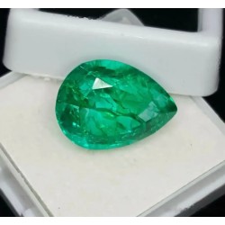 Esmeralda Natural Colombiana 10.22ct - Gema Talla Pera AAA Premium Certificada