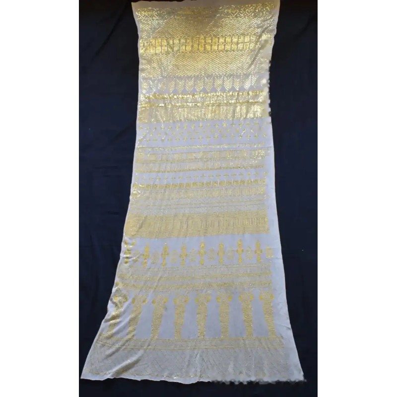 Chal de tul bordado con hojillas de oro, elegante diseño Chal de tul bordado con hojillas de oro, elegante diseño