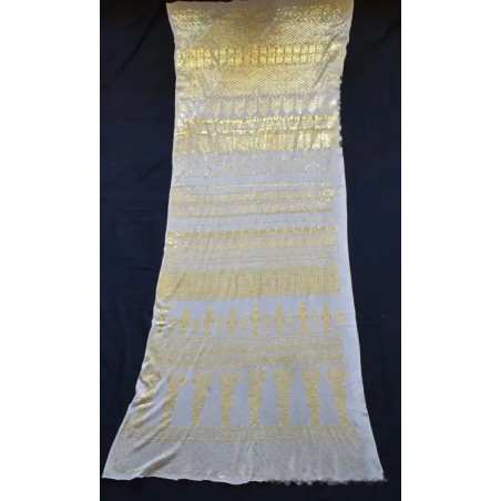 Chal de tul bordado con hojillas de oro, elegante diseño