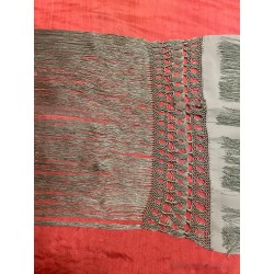 Chal Vintage de Seda con Flecos - Mantón Artesanal Tejido Calado Elegante Gris