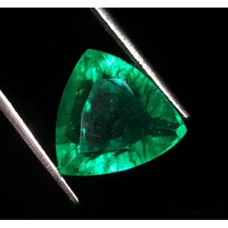 Esmeralda Colombiana Talla Trillion 8.62ct - Gema Certificada Verde Intenso AAA