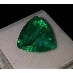 Esmeralda Colombiana Talla Trillion 8.62ct - Gema Certificada Verde Intenso AAA