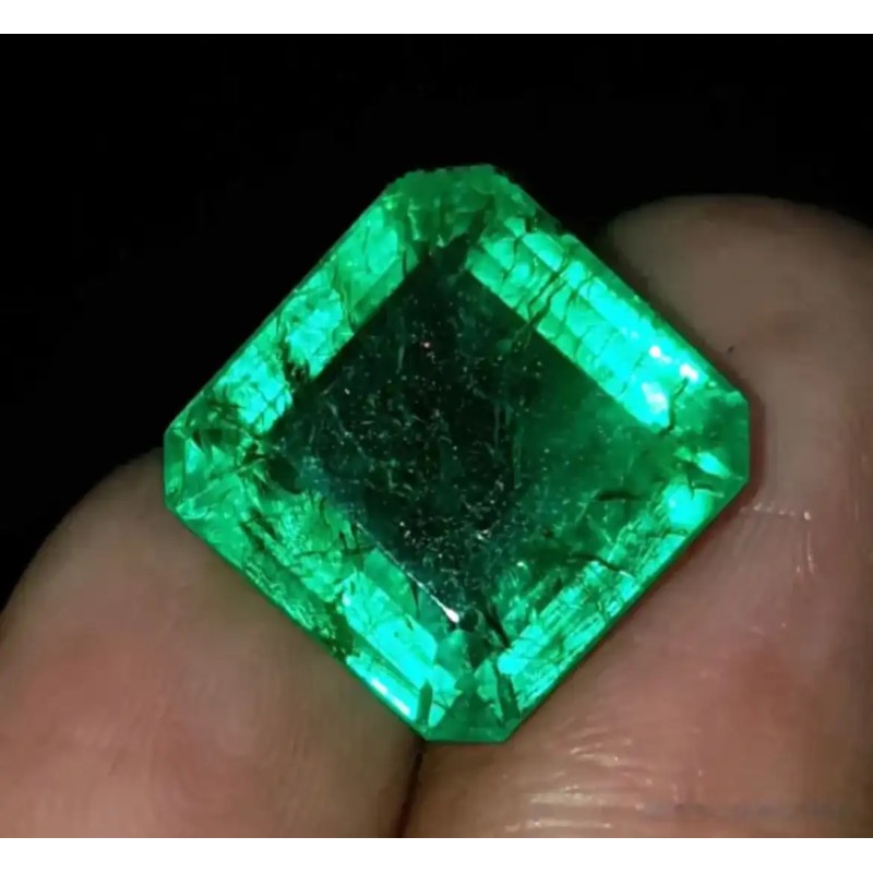 Esmeralda Colombiana Talla Esmeralda 10.17ct - Gema Certificada AAA Verde Intenso