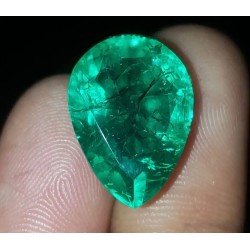 Esmeralda Colombiana Talla Pera 16.20ct - Gema Certificada Verde Intenso Premium AAA