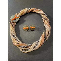 Conjunto Vintage de Perlas Multicolor con Coral y Oro - Gargantilla y Pendientes
