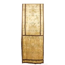 Pieza de Tela Bordada del Siglo XVIII - Seda Adamascada con Hilos de Oro