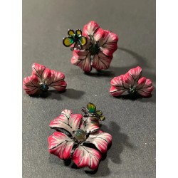 Conjunto de Joyas Plata Pavonada con Flores Esmaltadas Rosa y Mariposas - 4 Piezas