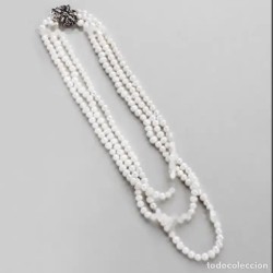 Collar Triple de Perlas Cultivadas con Elegante Cierre de Plata - Joya Clásica
