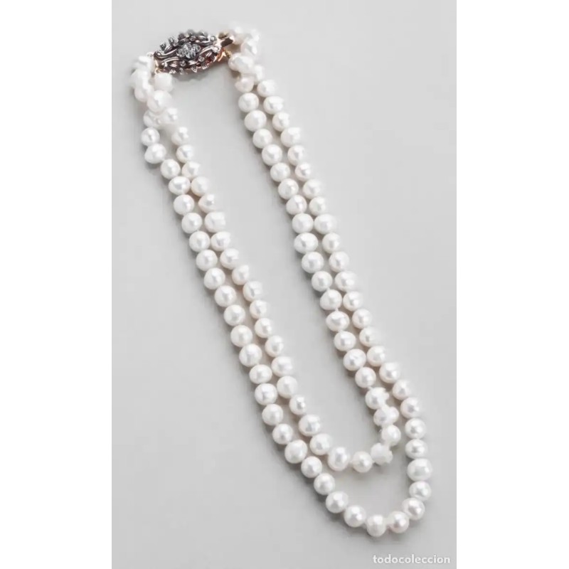 Collar Doble de Perlas Cultivadas con Elegante Cierre Plateado - Joya Clásica