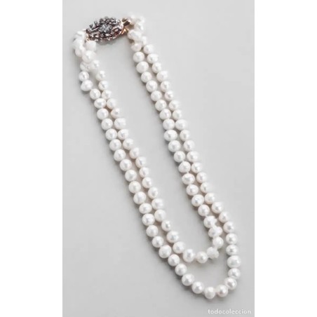 Collar Doble de Perlas Cultivadas con Elegante Cierre Plateado - Joya Clásica