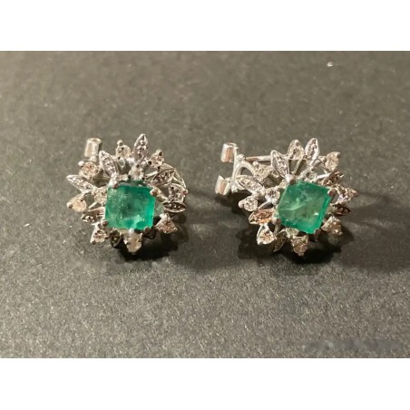 Pendientes de Oro Blanco con Esmeraldas Colombianas y Diamantes - Diseño Floral