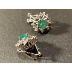 Pendientes de Oro Blanco con Esmeraldas Colombianas y Diamantes - Diseño Floral