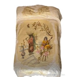 Colcha de Seda Bordada con Escena Oriental - Pieza Textil Siglo XIX