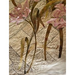 Colcha de Seda Bordada con Escena Oriental - Pieza Textil Siglo XIX