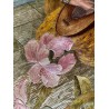 Colcha de Seda Bordada con Escena Oriental - Pieza Textil Siglo XIX