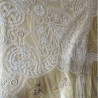 Colcha de Seda Bordada con Escena Oriental - Pieza Textil Siglo XIX