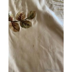 Colcha de Seda Bordada con Escena Oriental - Pieza Textil Siglo XIX