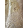 Colcha de Seda Bordada con Escena Oriental - Pieza Textil Siglo XIX