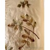 Colcha de Seda Bordada con Escena Oriental - Pieza Textil Siglo XIX