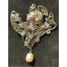 Broche de plata modernista con detalles de esmalte y perla
