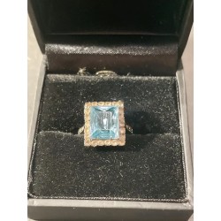 Anillo Vintage con Aguamarina Cuadrada y Orla de Diamantes - Joya de Oro Blanco