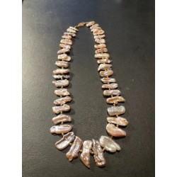 Collar de Perlas Keshi Rosa con Brillo Nacarado - Joya Marina Exclusiva