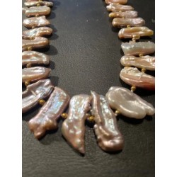Collar de Perlas Keshi Rosa con Brillo Nacarado - Joya Marina Exclusiva