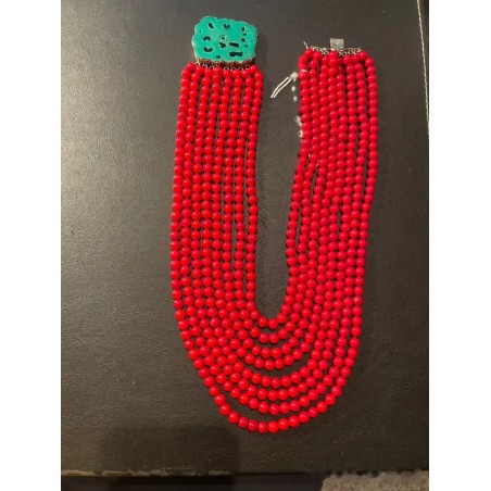 Collar Multicapa de Coral Rojo con Cierre de Jade Verde - Joya de Ocho Vueltas